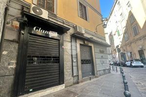 NEGOZIO A NAPOLI