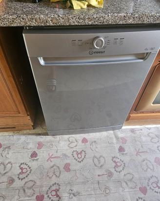Lavostoviglie indesit