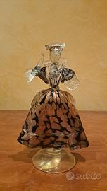 Soprammobile figura goldoniana in vetro di Murano 