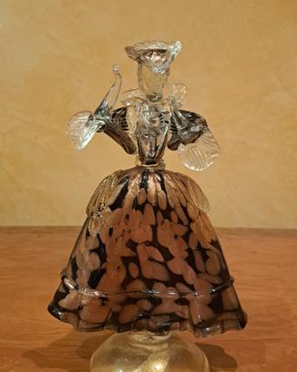 Soprammobile figura goldoniana in vetro di Murano 