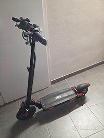 monopattino elettrico  Majestic Lewis 