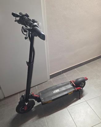 monopattino elettrico  Majestic Lewis 