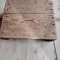 Antico sgabello /poggiapiedi in legno di abete 
