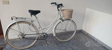 Bicicletta bianca da donna 