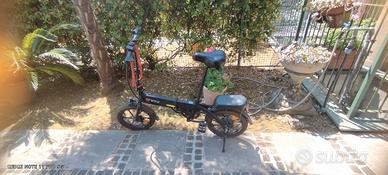 BICI ELETTRICA DYU D3F – pieghevole, usata.