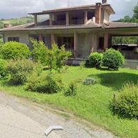 Casa indipendente con capannone ed aerea edificabi