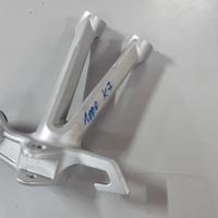 Supporto pedana posteriore sx SUZUKI GSXR 1000 K7