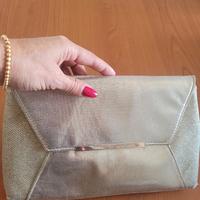 borsetta dorata con catenina