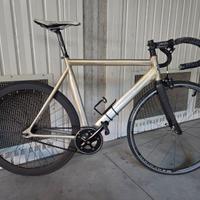 Bici corsa scatto fisso