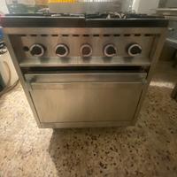 Cucina da ristorante 4 fornelli