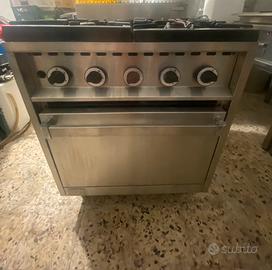 Cucina da ristorante 4 fornelli
