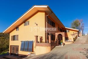 PORZIONE DI BIFAMILIARE CON ESTERNO PRIVATO