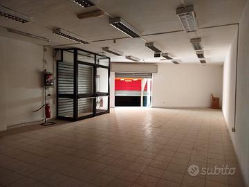 Locale palestra, market, ristorazione Pirri