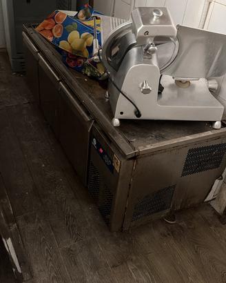 Frigo basso acciaio inox a sportelli