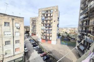 2 LOCALI A NAPOLI