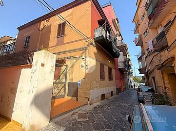 3 LOCALI A NAPOLI