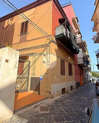 3 LOCALI A NAPOLI