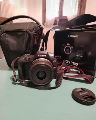 Fotocamera Mirrorless Canon R100
