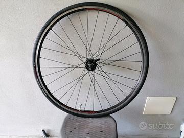 Ruota cerchio con dinamo al mozzo SON 28