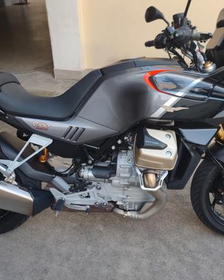 Moto Guzzi V100 Mandello S (2023) perfetta!