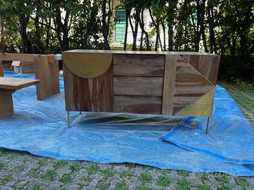 Credenza in legno e metallo dorato