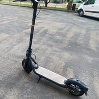 Monopattino elettrico Ninebot Segway f25e