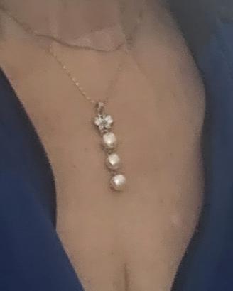 Ciondolo collana con perle coltivate bianche
