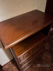 Comodino in legno