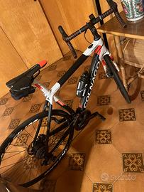 Bici da corsa elettrica Colnago E64 nuova - Shiman