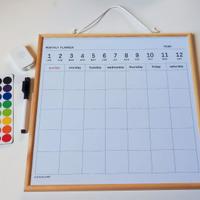 Calendario Kikkerland lavagna bianca