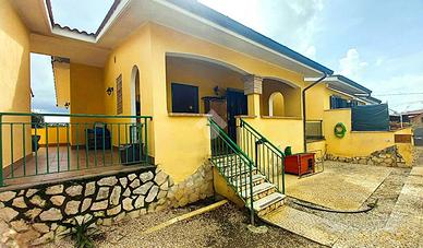 VILLA A SCHIERA A ARDEA