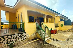 VILLA A SCHIERA A ARDEA