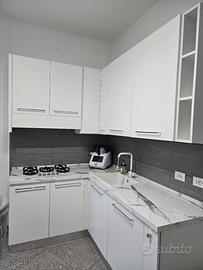 Cucina completa su misura ma adattabile 