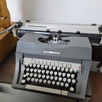 Macchina da scrivere Antares 9000