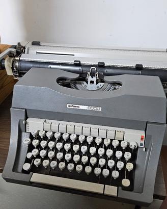 Macchina da scrivere Antares 9000