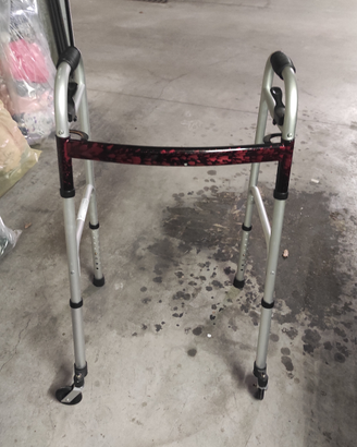 Girello anziani/ deambulatore Wimed