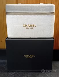 Beauty  case Chanel beauty. 