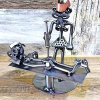 Scultura viti e bulloni infermiera dottoressa.