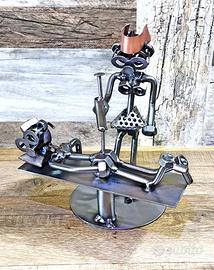 Scultura viti e bulloni infermiera dottoressa.