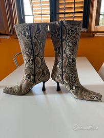 Stivaletti alti in pitone