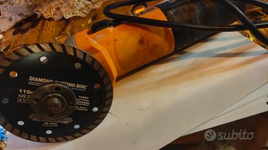 Smerigliatrice piccola