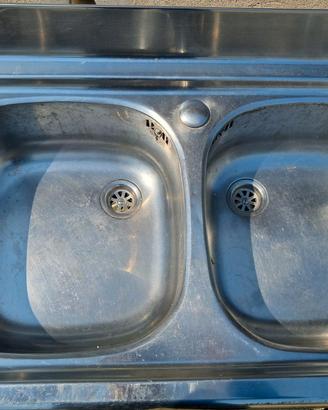 Lavello inox a due vasche con gocciolatoio