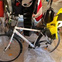 Bicicletta con seggiolino