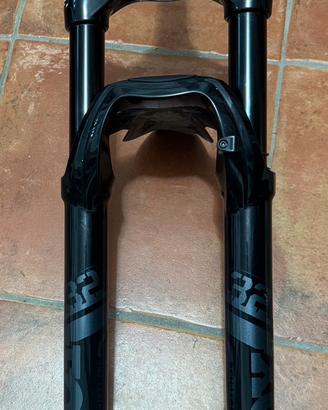 Forcella Fox 32 float rhythm da 29’m