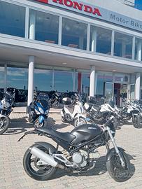 Ducati Monster 600 dark