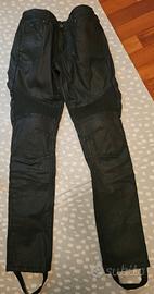 pantaloni moto con rinforzi