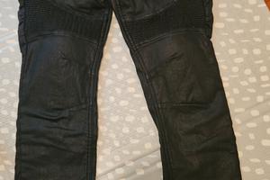 pantaloni moto con rinforzi