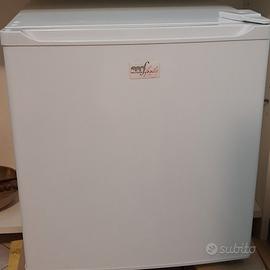 Mini frigo bar con congelatore