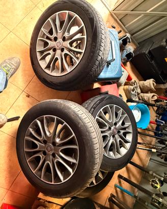 Cerchi da 15 pollici per Fiat Punto Evo
