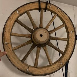 Ruota da carro antico coppia